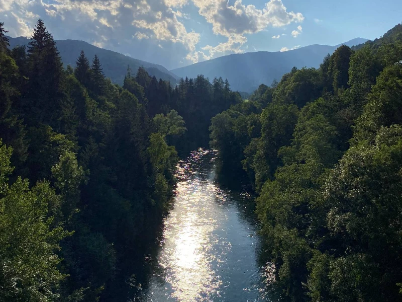 kalme rivier in de omgeving van Kreischberg